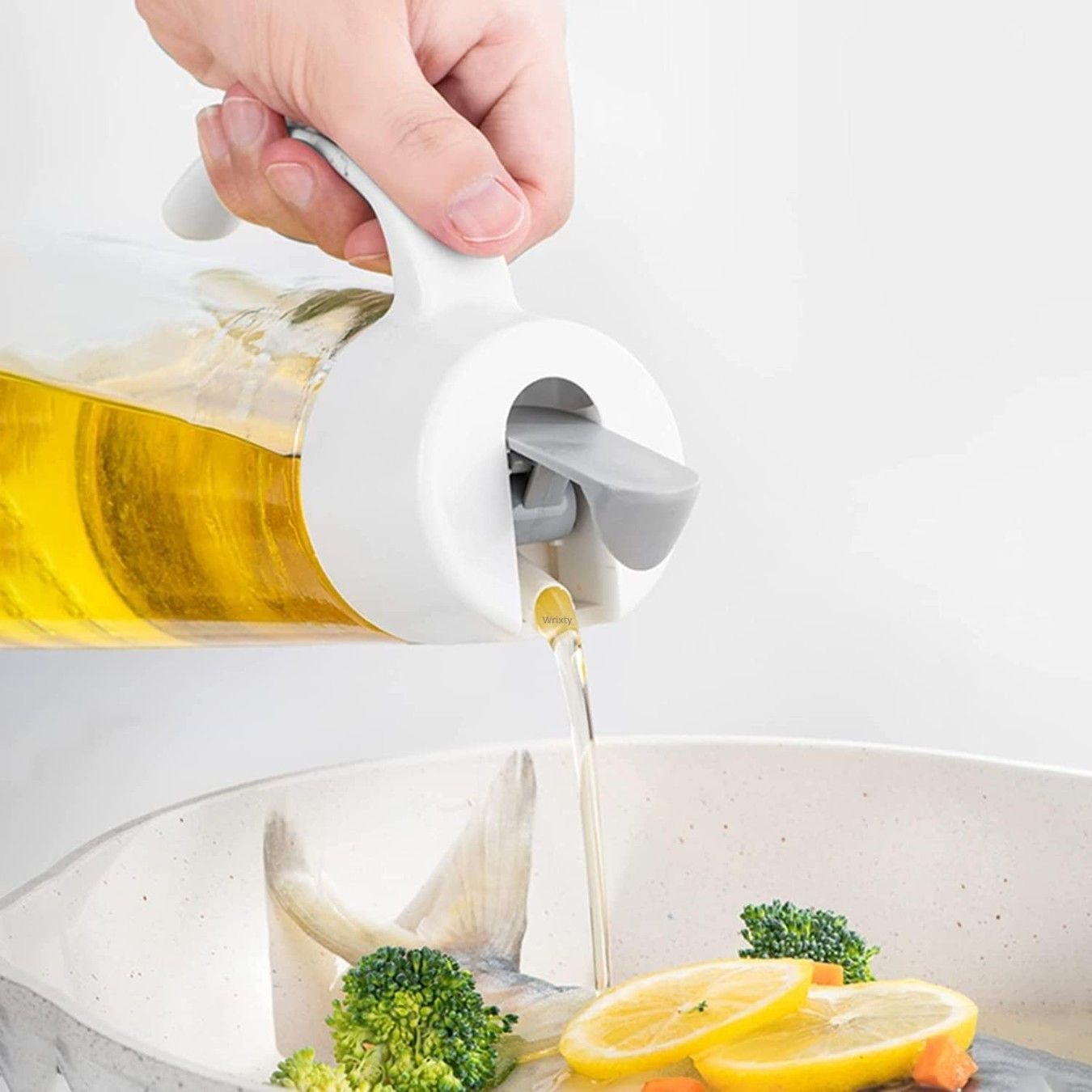 OIL BOTTLE PLASTIC HANDLE 650ML. 22234 |H2420
