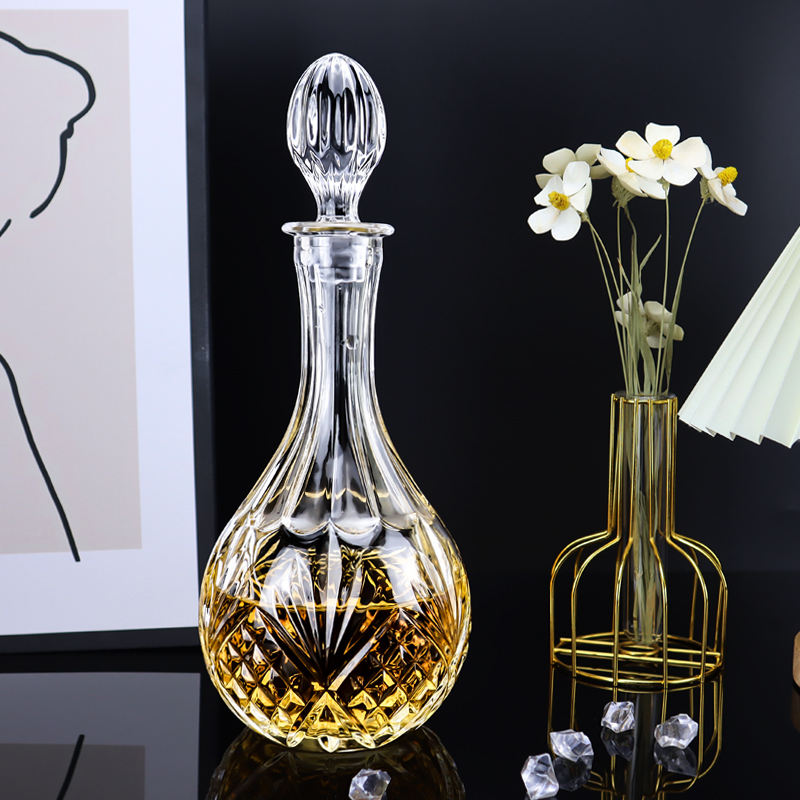 DECANTER YU 830ML 1 PCS BOX PACK  23024 I Y013